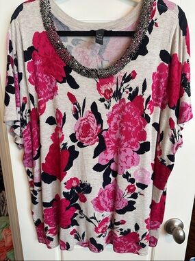 Beaded-Neck Floral Knit Top in Fuchsia and Black